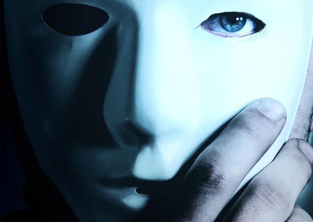 white mask over full face - image by Leandro De Carvalho from Pixabay