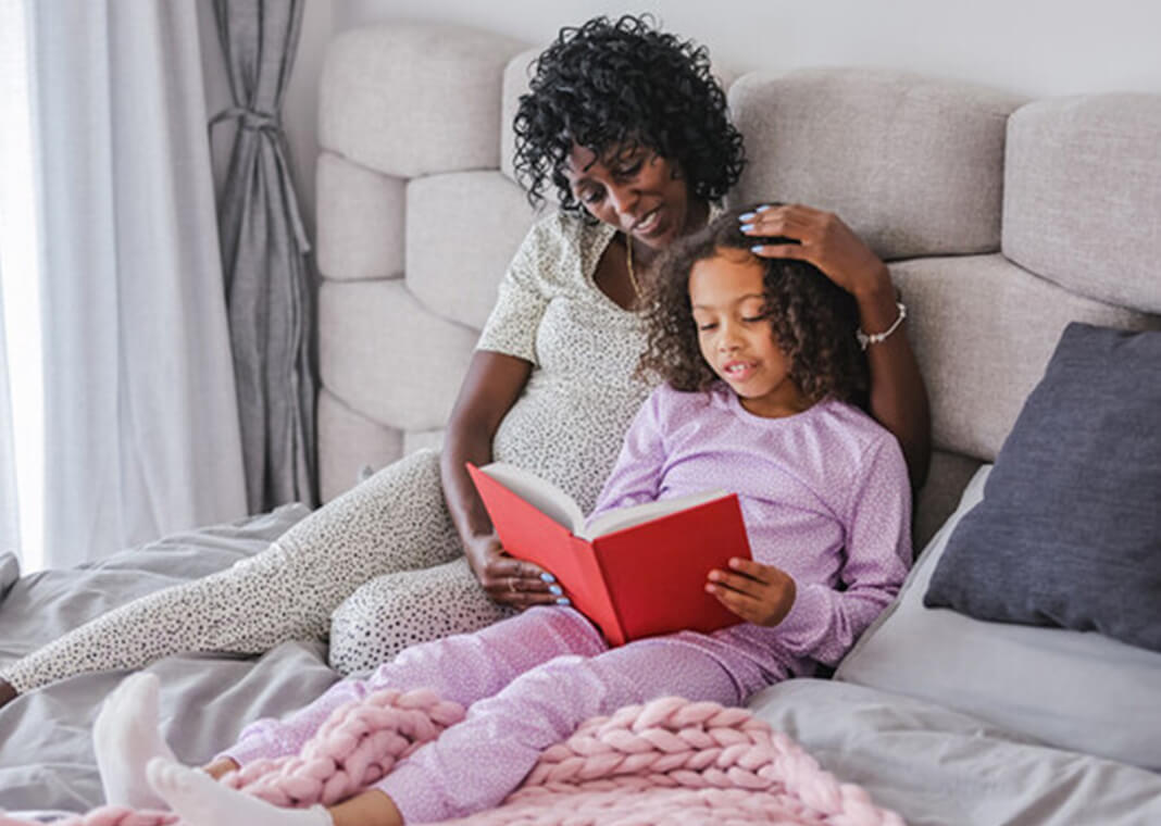 mother and daughter reading together - AzmanJaka/E+/Getty Images