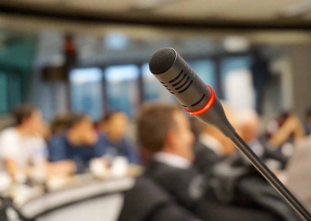 microphone at town hall meeting - image by Florian Pircher from Pixabay