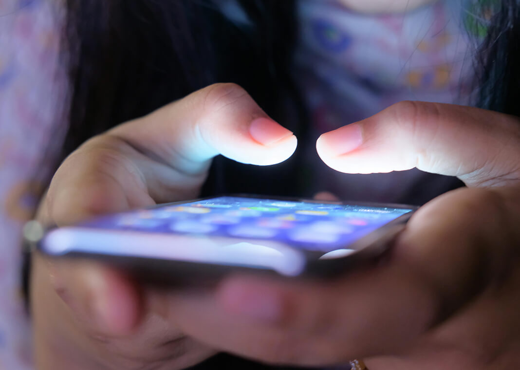 person holding phone with screen full of apps - photo by Towfiqu barbhuiya on Pexels.com